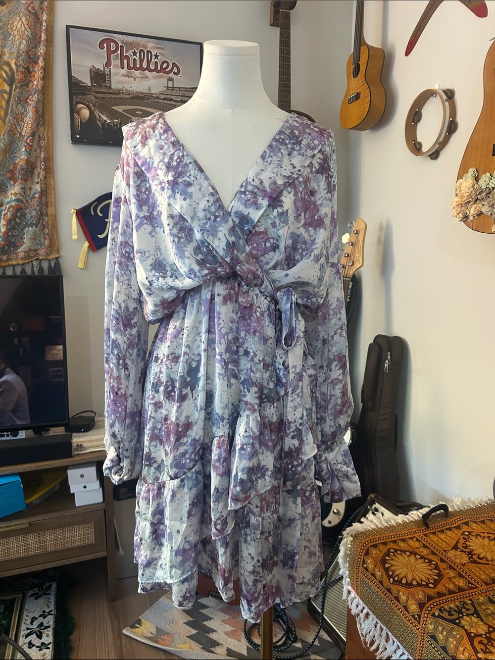 TheFashionPoet - Floral Tie-Waist V-Neck Tiered Dress